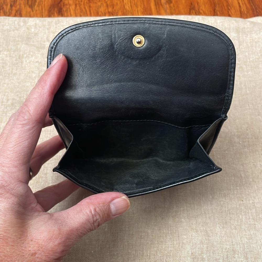 💯 Authentic Gucci Black Vintage Leather Compact Wallet - Picture 8 of 10